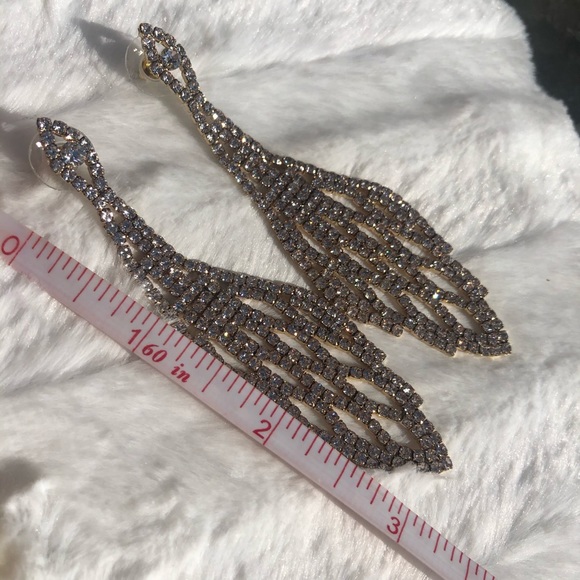 Jeweled 3 inch drop sparkling stunner Eyecatcher✨ - Picture 2 of 12